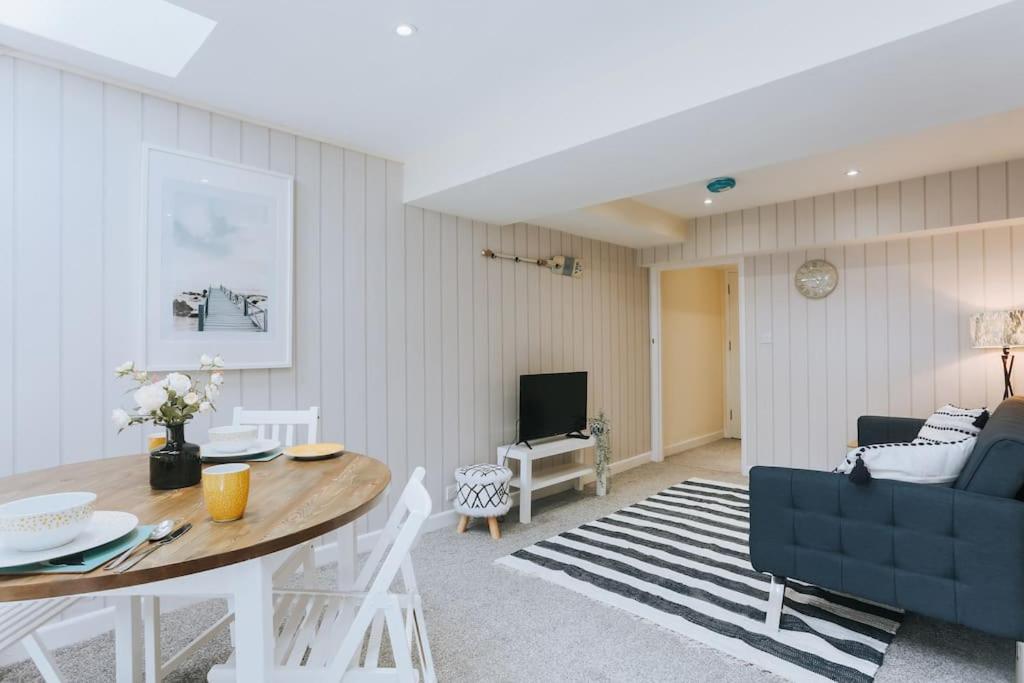 The Lighthouse, Boutique Apartment In The Town Centre - Starlink Wi-Fi Tavistock  Exterior photo